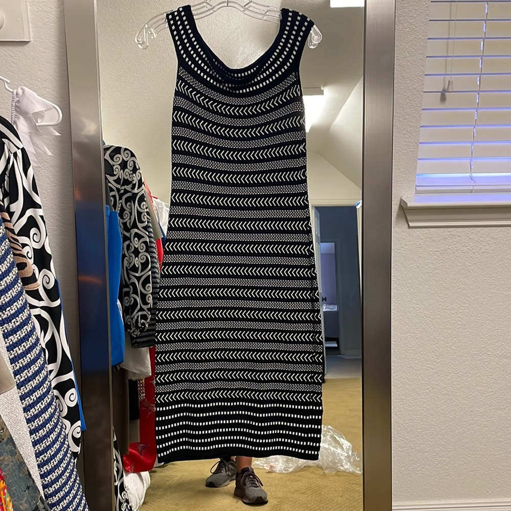 Vince Canute size S knit dress that is form fitting